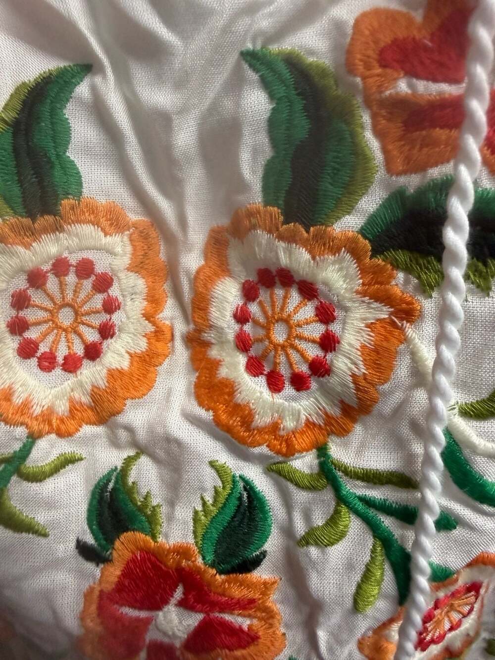 143 Chic Connection Women's White Floral Embroidered Peasant Tunic Top